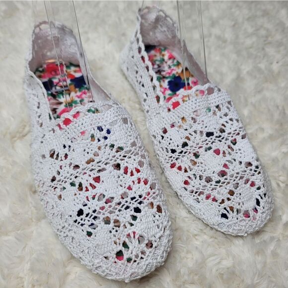 Bobbie Brooks Crochet Canvas Sandal Flats - Picture 4 of 9